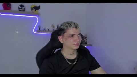 Snapshot of sebas__23 chatting on November 8, 5:07 am Sebastin online show from November 8, 5:07 am