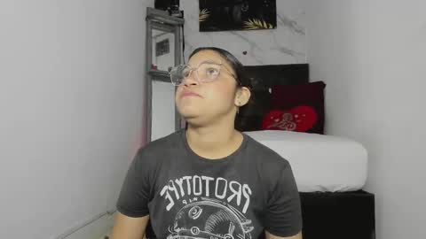 Snapshot of sebas_n_aly chatting on October 5, 12:14 pm ely online show from October 5, 12:14 pm