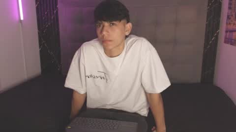 Snapshot of sebas_pretty7 chatting on July 3, 12:33 pm sebas_pretty7 online show from July 3, 12:33 pm