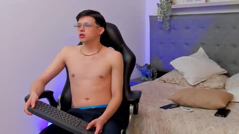 Snapshot of sebastamayo_ chatting on February 27, 9:09 am SEBAS online show from February 27, 9:09 am