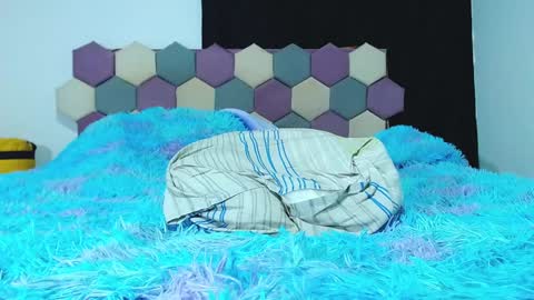 Snapshot of sebastian_025 chatting on December 4, 7:06 am Sebastian online show from December 4, 7:06 am