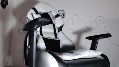 Snapshot of sebastian_025 chatting on October 19, 1:50 am Sebastian online show from October 19, 1:50 am