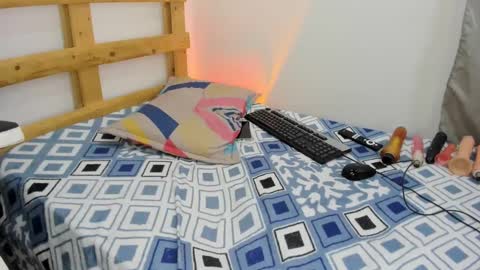 Snapshot of sebastian_0422 chatting on October 1, 2:23 pm sebastian 0422 online show from October 1, 2:23 pm