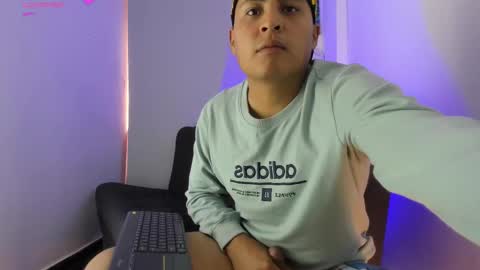 Snapshot of sebastian_col chatting on February 8, 7:05 pm Sebastian Col online show from February 8, 7:05 pm