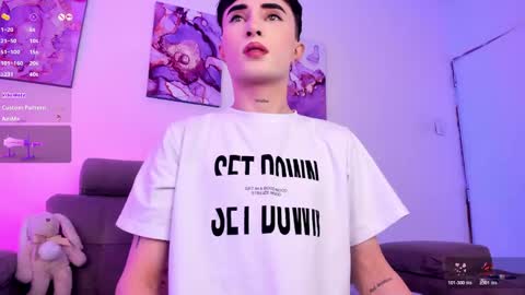     .  INDEPENDENT MODEL online show from March 6, 2:46 pm