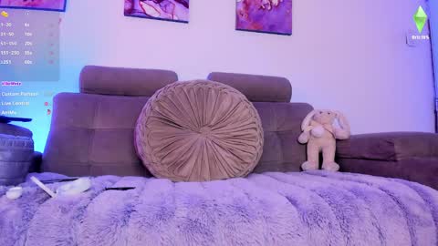     .  INDEPENDENT MODEL online show from March 29, 3:01 pm