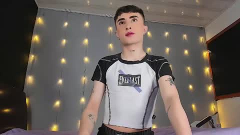     .  INDEPENDENT MODEL online show from May 7, 12:10 pm