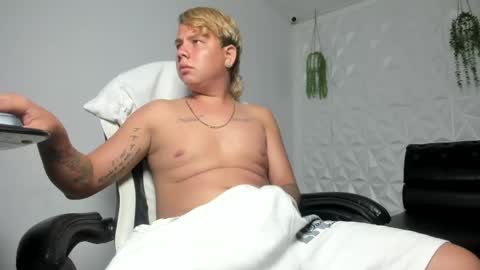 Snapshot of sebastiannoir1 chatting on April 1, 3:09 pm sebastiannoir1 online show from April 1, 3:09 pm