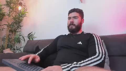 Snapshot of sebastianvilla__ chatting on June 3, 11:43 pm Instagram jeanpaulfit online show from June 3, 11:43 pm