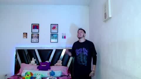 Snapshot of sebasxxl12 chatting on June 7, 12:37 am Sebas online show from June 7, 12:37 am
