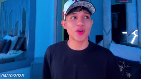 Sebastian online show from October 4, 9:02 pm