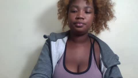Snapshot of secil3274 chatting on June 9, 11:44 am secil3274 online show from June 9, 11:44 am