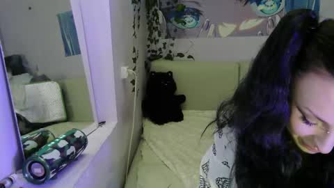 Snapshot of secret_bloom chatting on November 19, 8:25 am secret_bloom online show from November 19, 8:25 am