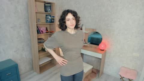 Mia online show from May 13, 9:50 am