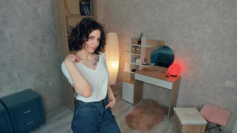 Mia online show from May 15, 7:48 am