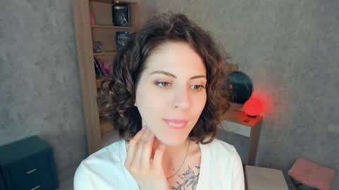 Mia online show from May 17, 5:38 am