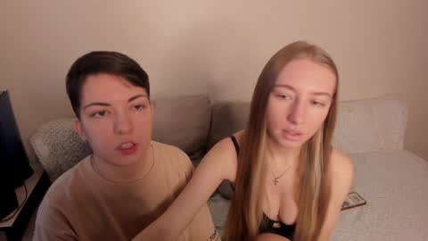 Snapshot of secret_dreams_ chatting on December 17, 9:17 am Amanda and  pair in a real life we love each other but can play with you online show from December 17, 9:17 am
