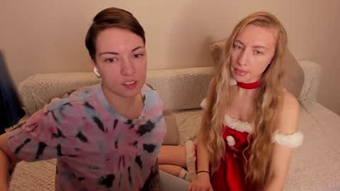 Snapshot of secret_dreams_ chatting on December 21, 3:20 pm Amanda and  pair in a real life we love each other but can play with you online show from December 21, 3:20 pm