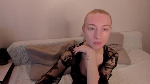 Snapshot of secret_dreams_ chatting on October 19, 9:21 am Amanda and  pair in a real life we love each other but can play with you online show from October 19, 9:21 am