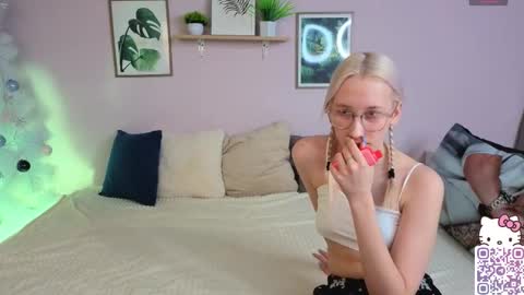 secret_materialz online show from January 11, 9:25 am