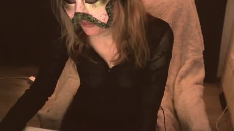 Anni online show from April 16, 9:39 pm