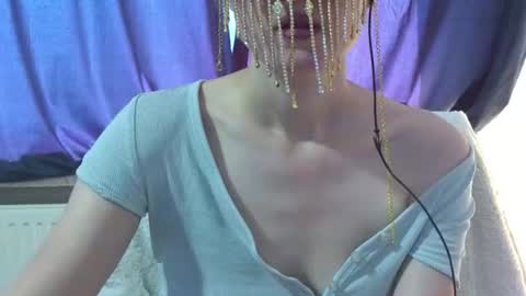 Snapshot of secretanni chatting on June 21, 10:51 am Anni online show from June 21, 10:51 am