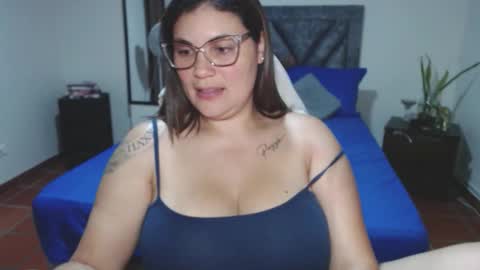 Snapshot of secretdeluxe chatting on June 11, 11:08 am Secret Bella online show from June 11, 11:08 am