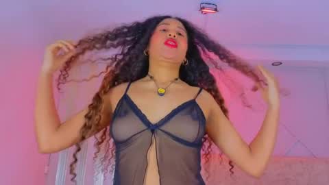 Snapshot of secretestrella chatting on June 8, 3:18 am secretestrell online show from June 8, 3:18 am