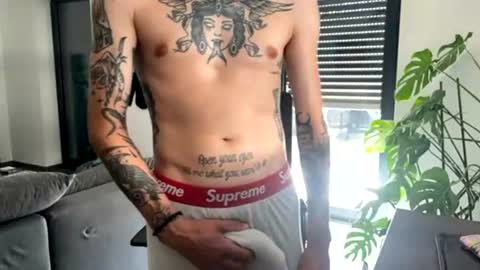 Snapshot of secretlust96 chatting on August 4, 1:57 pm secretlust96 online show from August 4, 1:57 pm