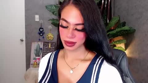 Snapshot of sectivedivadoll69x chatting on December 6, 7:10 am xam online show from December 6, 7:10 am