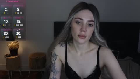 Sara online show from December 5, 9:28 pm