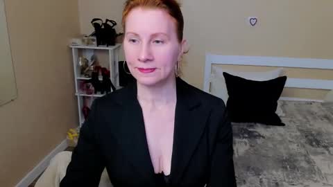 seductive_foxy_ online show from October 2, 3:57 am