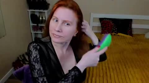Snapshot of seductive_foxy_ chatting on June 16, 7:27 pm seductive_foxy_ online show from June 16, 7:27 pm