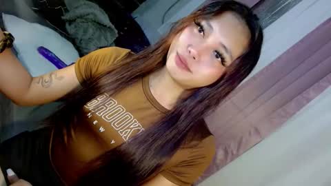 Snapshot of seductive_morena chatting on December 21, 10:39 pm Im shy online show from December 21, 10:39 pm