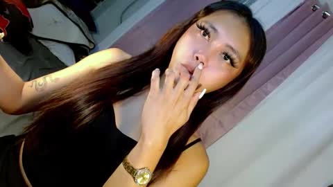 Snapshot of seductive_morena chatting on December 22, 3:53 pm Im shy online show from December 22, 3:53 pm