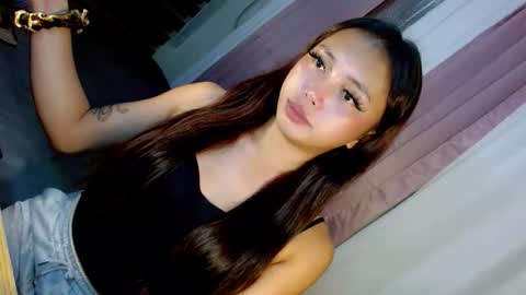 Snapshot of seductive_morena chatting on December 23, 5:16 am Im shy online show from December 23, 5:16 am