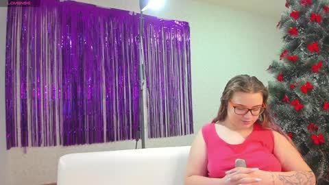 Snapshot of seductive_she_wolf chatting on December 27, 9:17 am seductive_she_wolf online show from December 27, 9:17 am