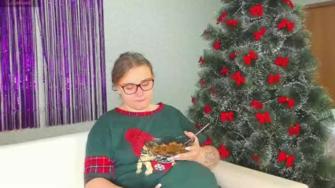 Snapshot of seductive_she_wolf chatting on December 27, 12:23 pm seductive_she_wolf online show from December 27, 12:23 pm