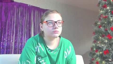 Snapshot of seductive_she_wolf chatting on December 29, 9:17 am seductive_she_wolf online show from December 29, 9:17 am