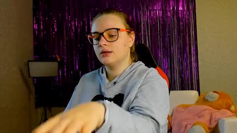 Snapshot of seductive_she_wolf chatting on March 7, 12:34 pm seductive_she_wolf online show from March 7, 12:34 pm