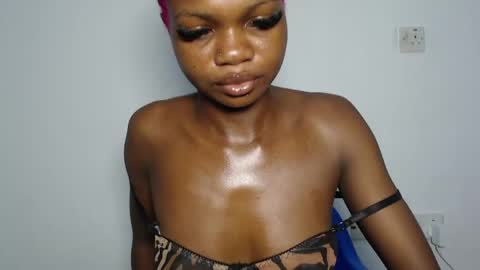 Snapshot of seductive_sugar247 chatting on April 2, 6:33 am seductive_sugar247 online show from April 2, 6:33 am