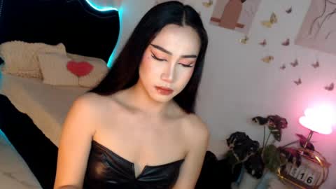 Snapshot of seductive_vana chatting on June 15, 6:10 pm Vanessa online show from June 15, 6:10 pm