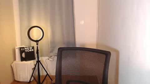 Deluxe online show from September 20, 7:15 pm