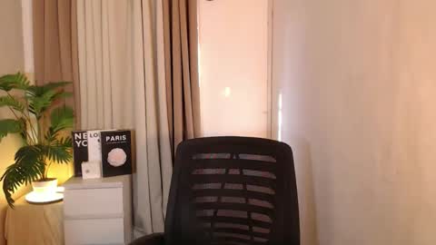 Deluxe online show from February 6, 7:45 am