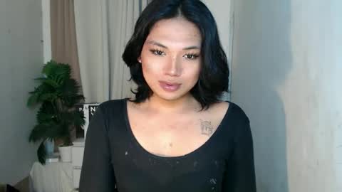 Snapshot of seductivedeluxe69 chatting on May 2, 7:13 am Deluxe online show from May 2, 7:13 am