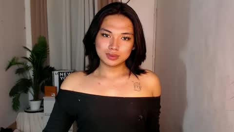 Snapshot of seductivedeluxe69 chatting on May 12, 10:34 am Deluxe online show from May 12, 10:34 am
