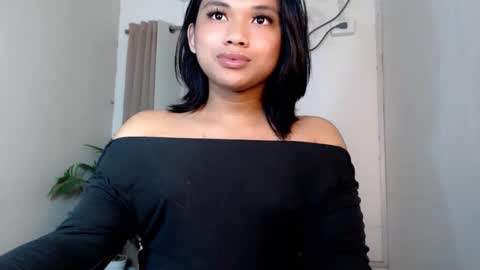 Snapshot of seductivedeluxe69 chatting on May 23, 6:23 pm Deluxe online show from May 23, 6:23 pm