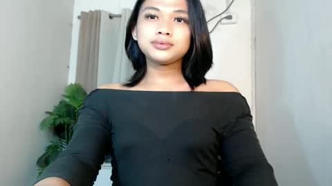 Snapshot of seductivedeluxe69 chatting on May 27, 10:07 pm Deluxe online show from May 27, 10:07 pm
