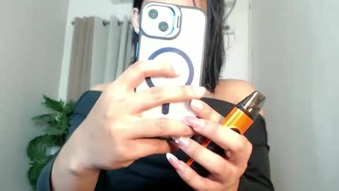 Snapshot of seductivedeluxe69 chatting on June 3, 5:51 pm Deluxe online show from June 3, 5:51 pm