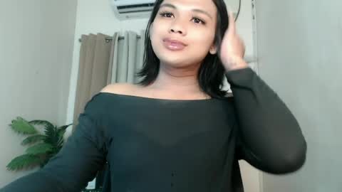 Snapshot of seductivedeluxe69 chatting on June 14, 4:58 am Deluxe online show from June 14, 4:58 am